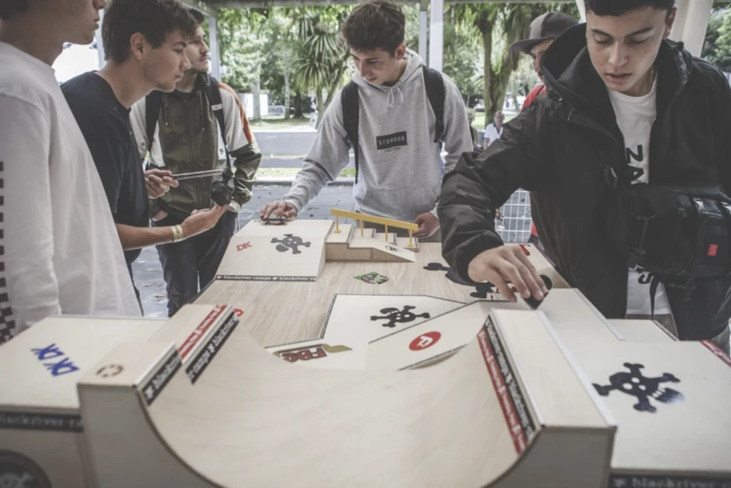 Marisquiño Finger Skate